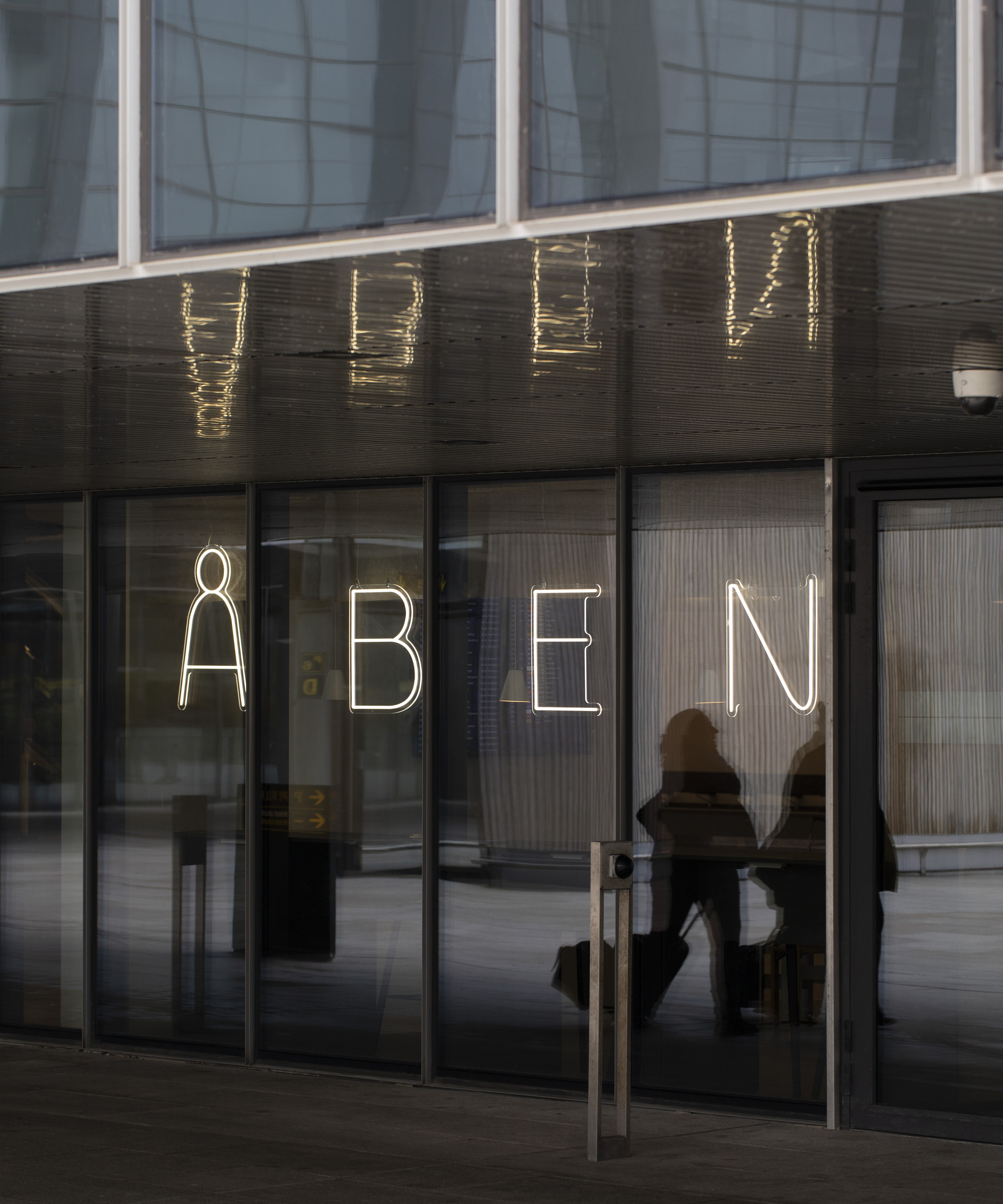 Pick any draft beer + pizza slice at ÅBEN in Copenhagen Airport – Live it up landside with awesome brews and American-style deep pan pizza