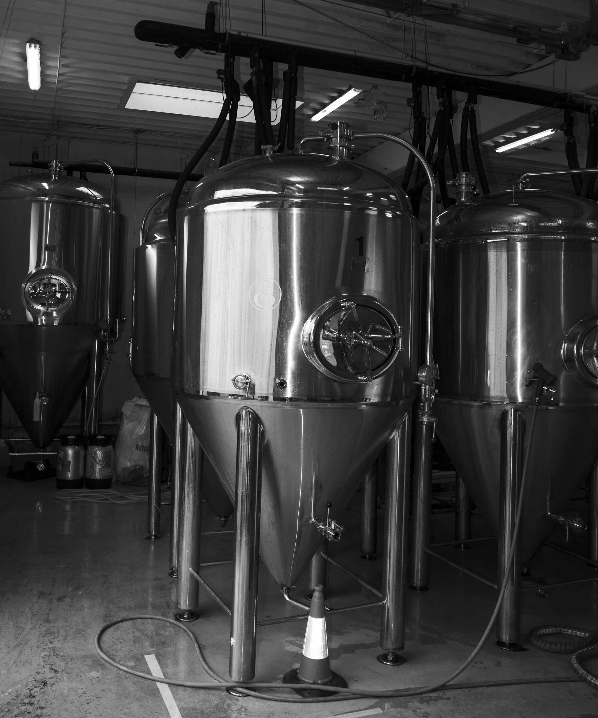 Pick whatever you like at the Dry & Bitter pop-up shops in Islands Brygge and Vesterbro – Fill up your fridge with cans of world-class, freshly brewed beer