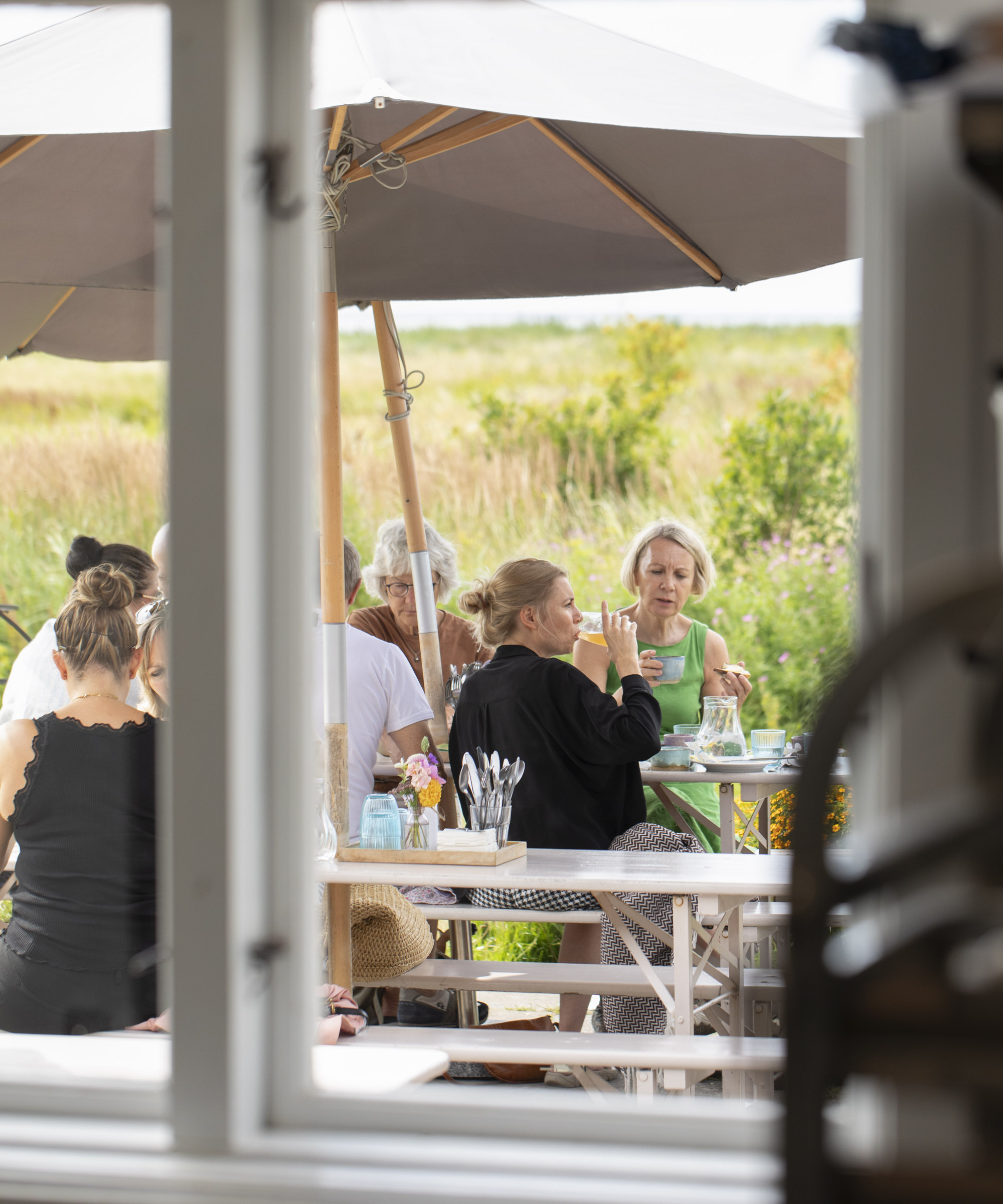 Pick whatever you like at Gabriel Jensens Traktørsted in Dragør – A ‘close to perfect lunch in incredibly cozy surroundings’ earned this understated beach café 5 stars in Berlingske