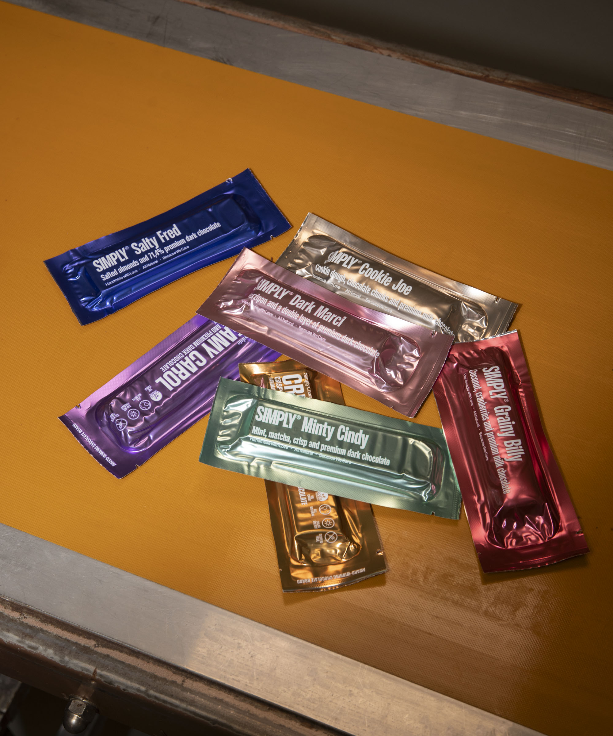 Pick whatever you like from Simply – Filled with everything from soft caramel and salted almonds to yuzu and mint, you can get mouthwatering chocolates and protein bars delivered to your door