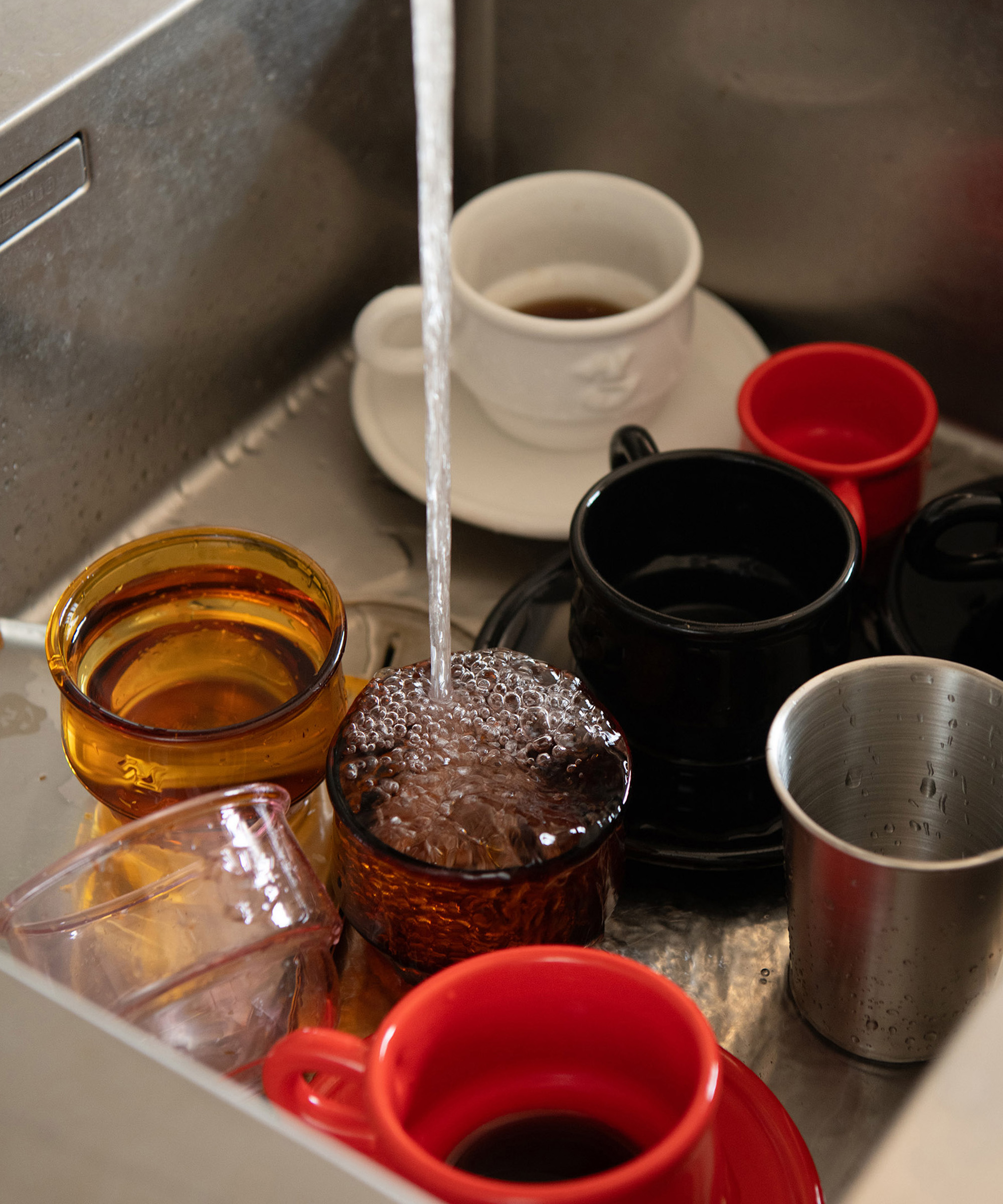 Pick whatever you like from the NIKO JUNE webshop – Punctuate your home with evocative dinnerware, furniture, and accessories that blur the line between art and everyday objects