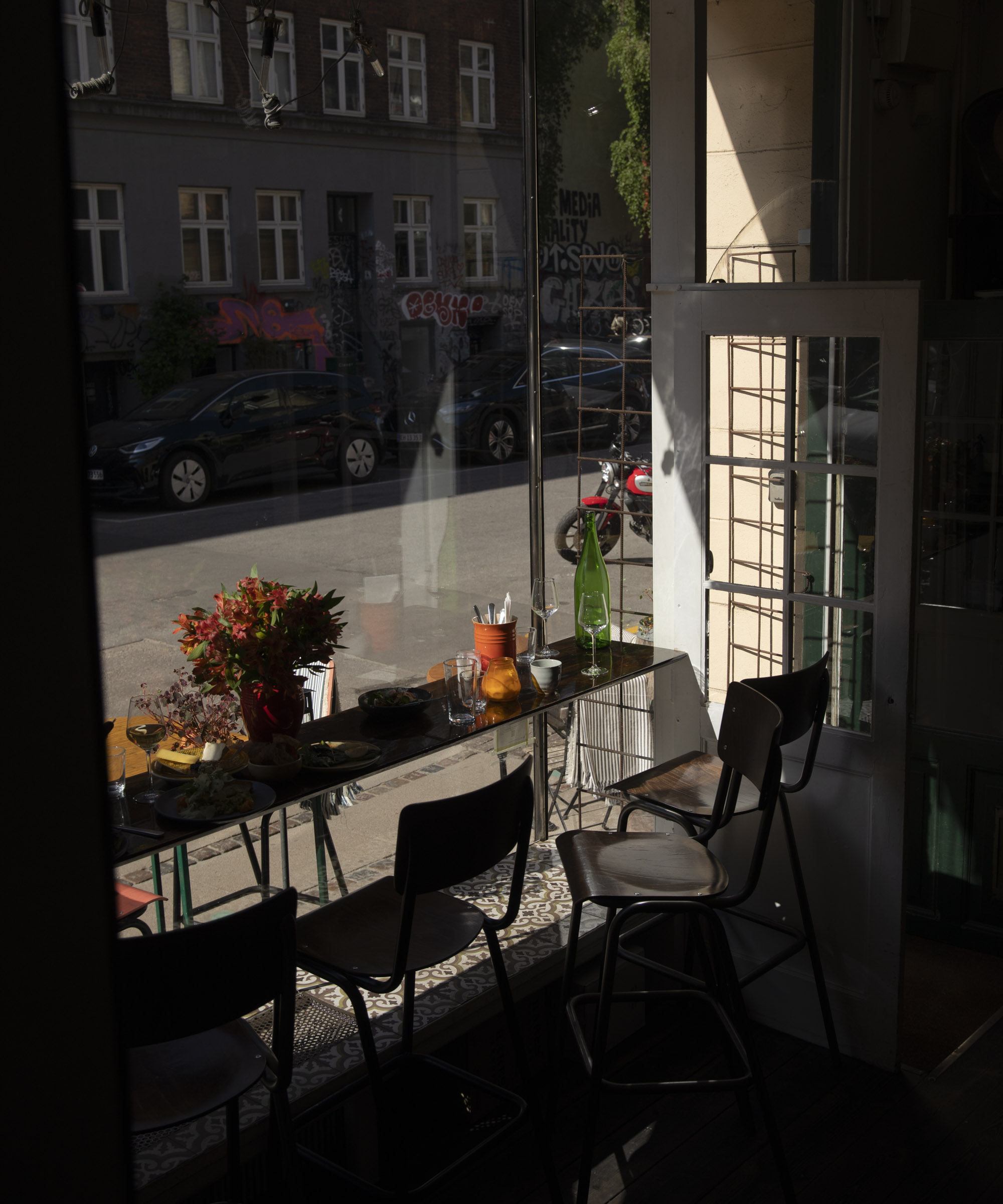 3-course menu at 20a in Nørrebro – French techniques meet Mediterranean flavors in this atmospheric restaurant + wine bar on Ravnsborggade