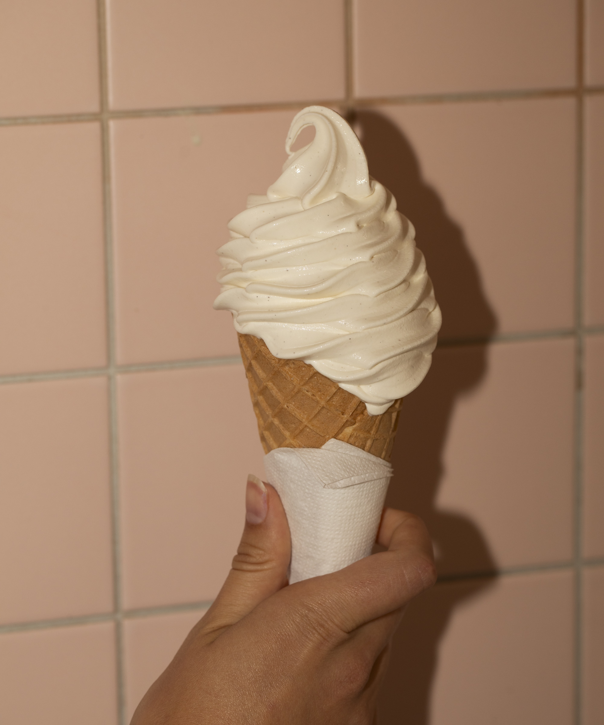 Pick whatever you like at Uganda Ismejeri in Kastrup – This ice cream institution draws fans from near and far with 24 flavors of ice cream served in an idyllic farmhouse