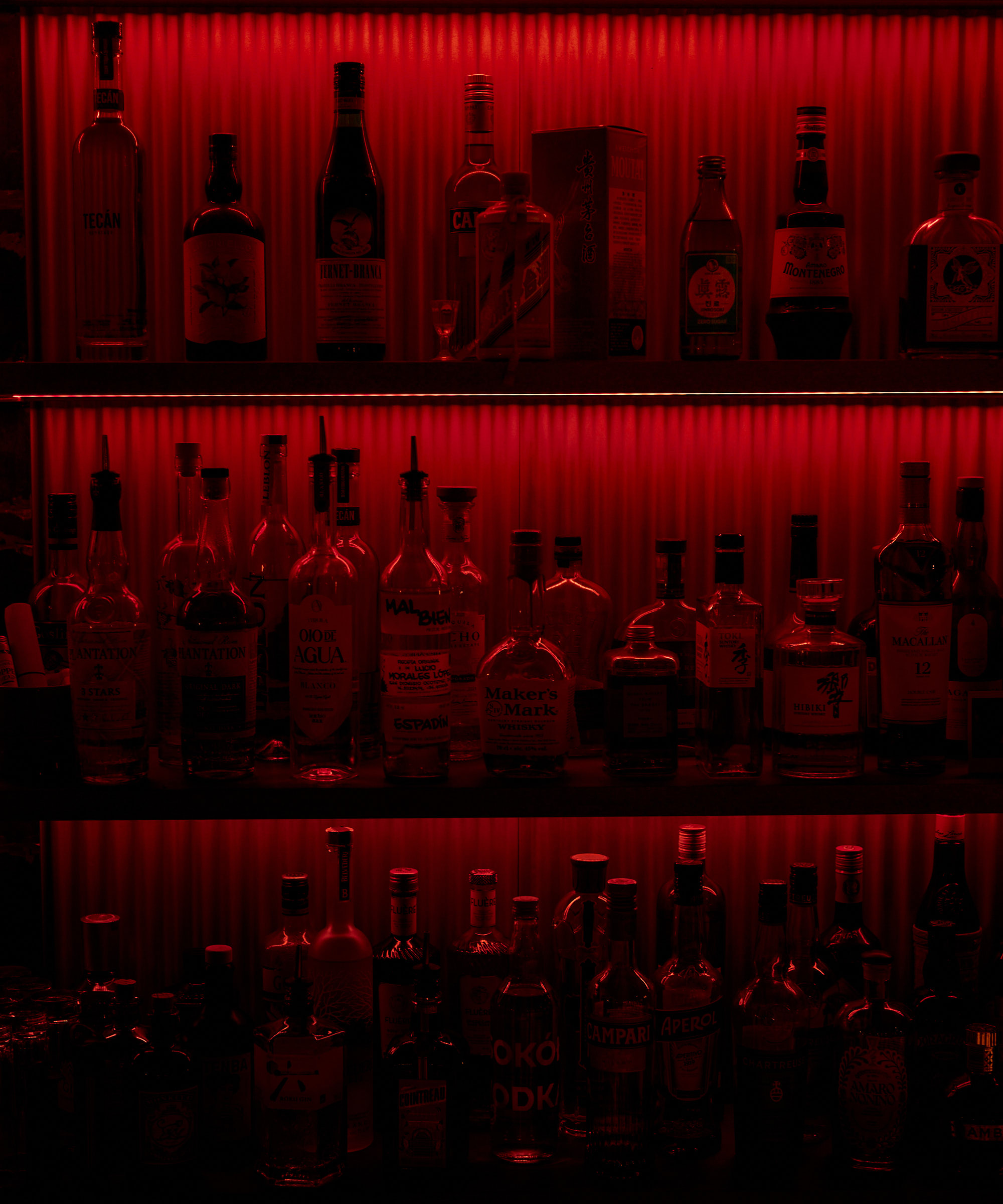 Pick whatever you like at SILK in Oud-West — Fiery woks and yakitori grills meet European technique in chef Paolo Manzo’s kitchen