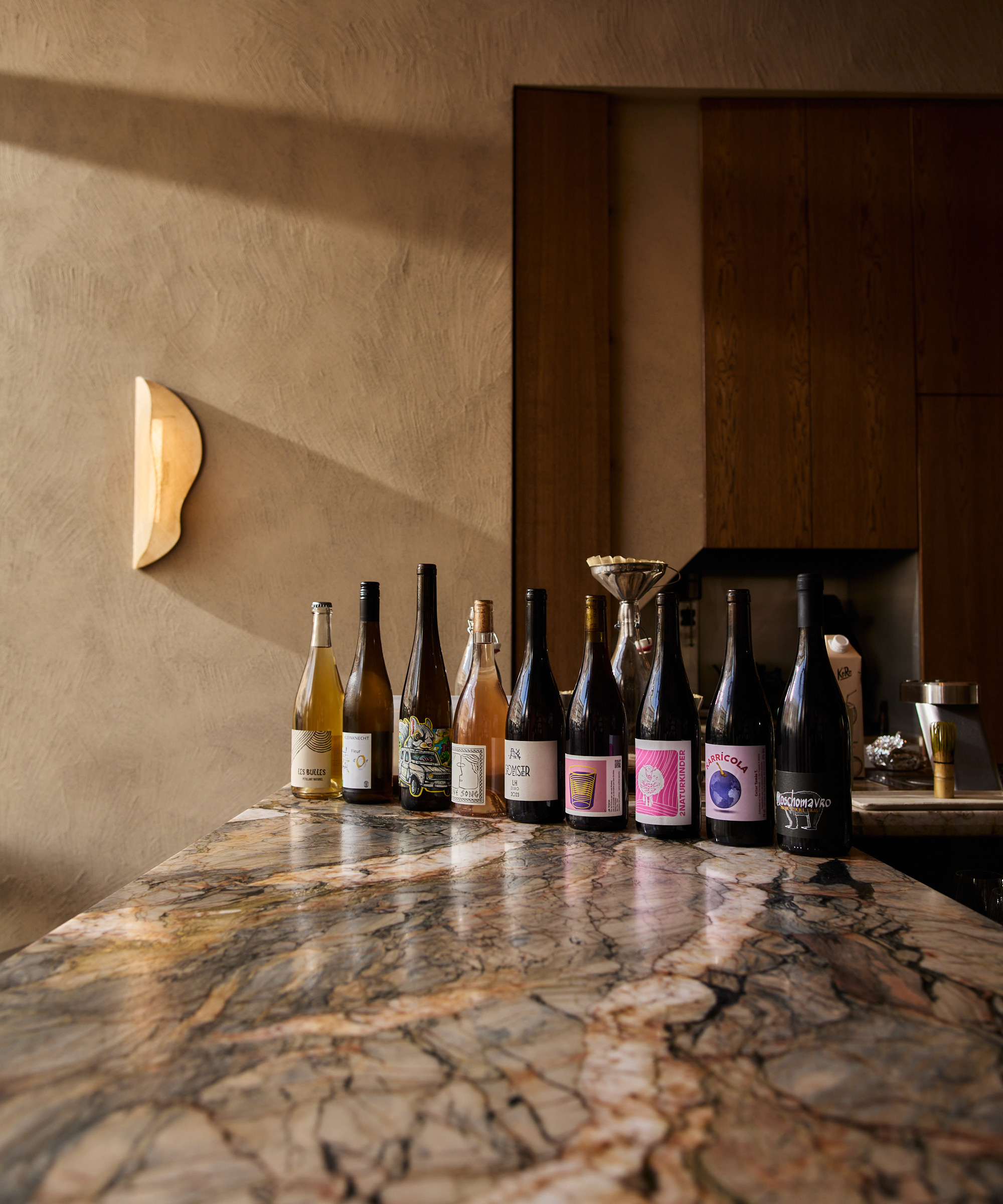 Pick whatever you like at Un.common Bar on Friday and Saturday nights — In Oud-West, Un.common roastery goes all-in on natty wine and an à la carte menu