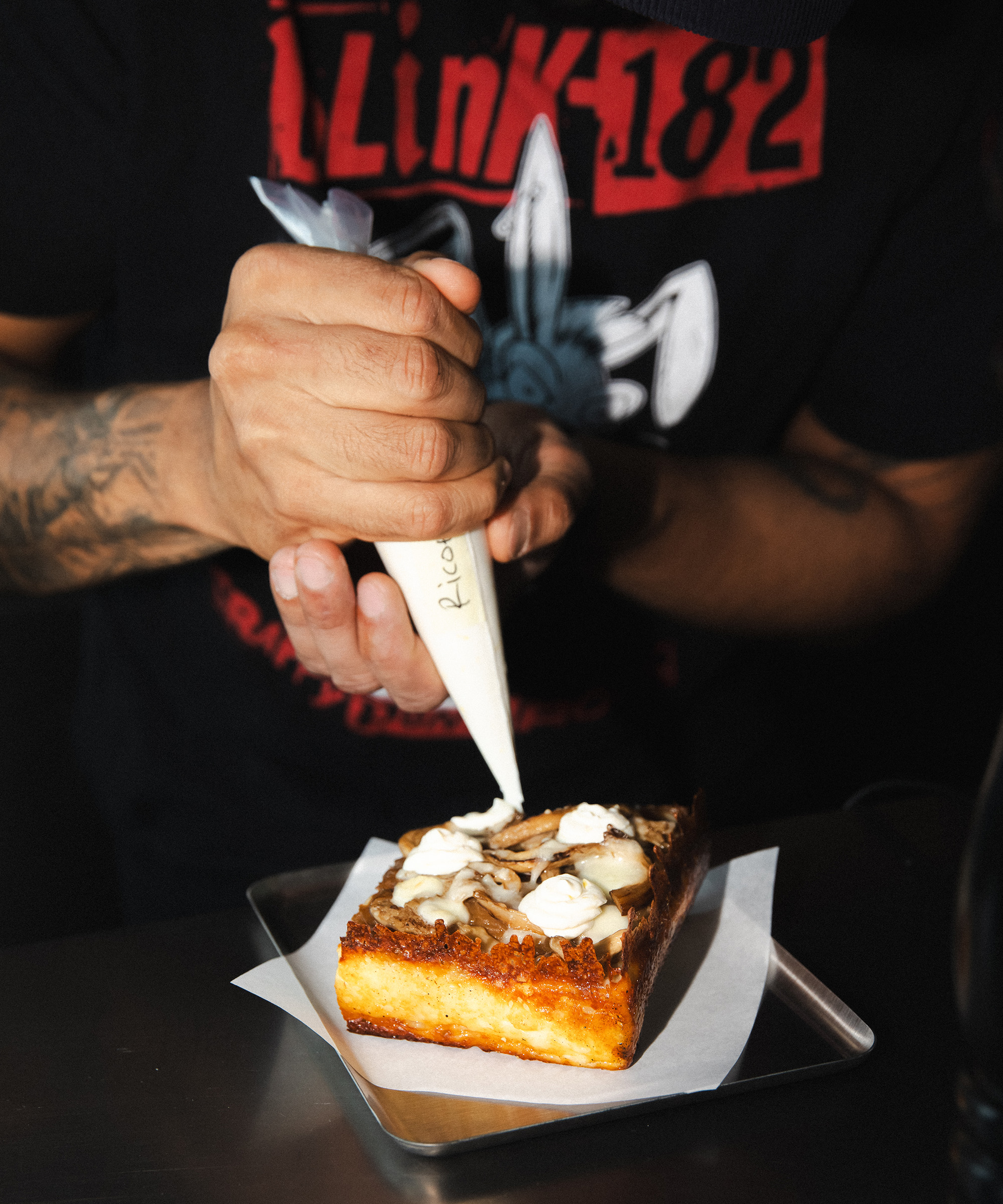 Pick any two slices + two dips + two beverages at KANT — Two former Michelin chefs bring Detroit-style sourdough pizza to Papirøen