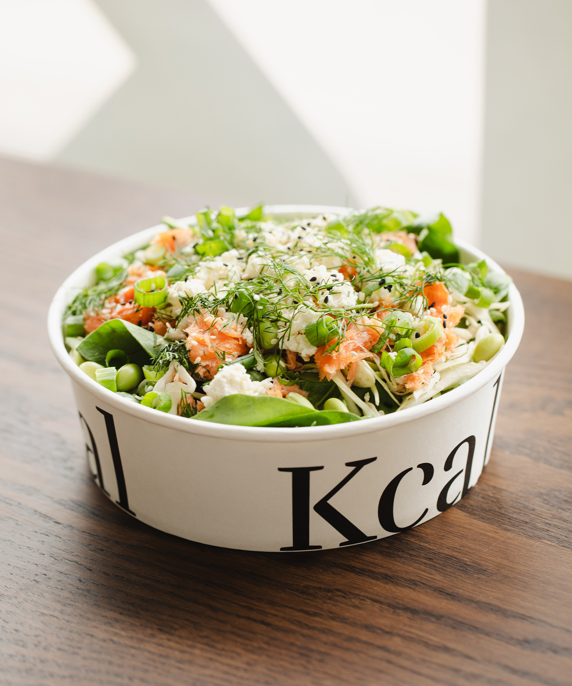 Pick any salad or sandwich combo at Kcal — A Copenhagen clean-eating pioneer brings chicken sesame bowls, spicy beef sandwiches, and fresh juices to six locations